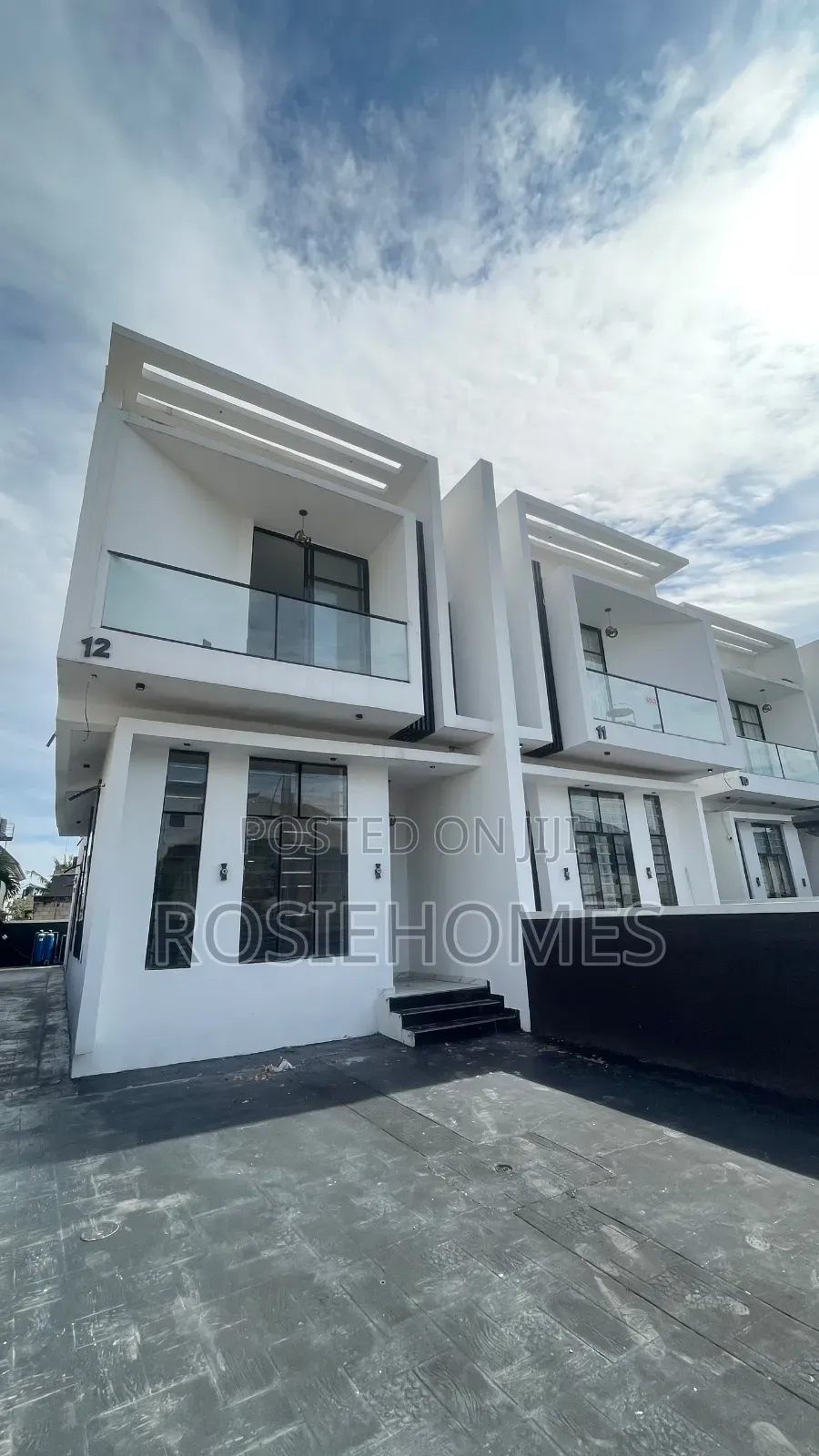 4bdrm Duplex in Idado for sale