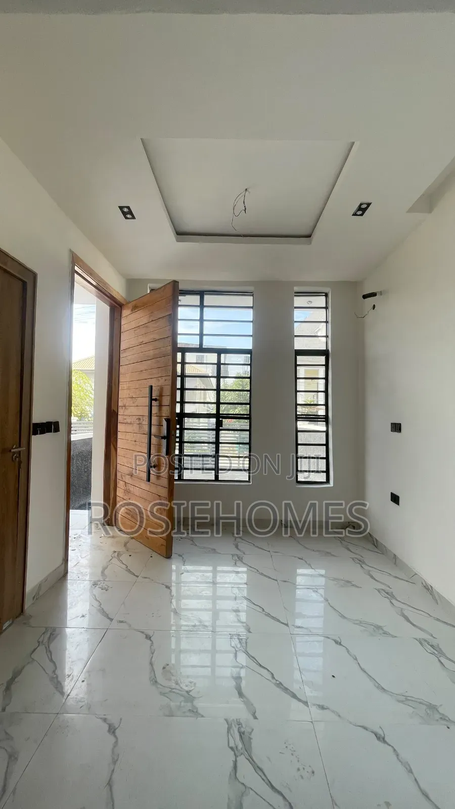 4bdrm Duplex in Idado for sale