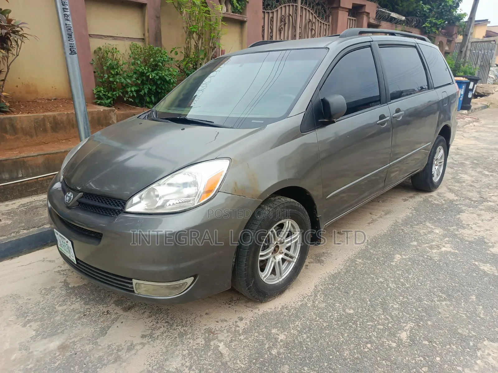 Toyota Sienna LE AWD (3.3L V6 5A) 2004 Gray