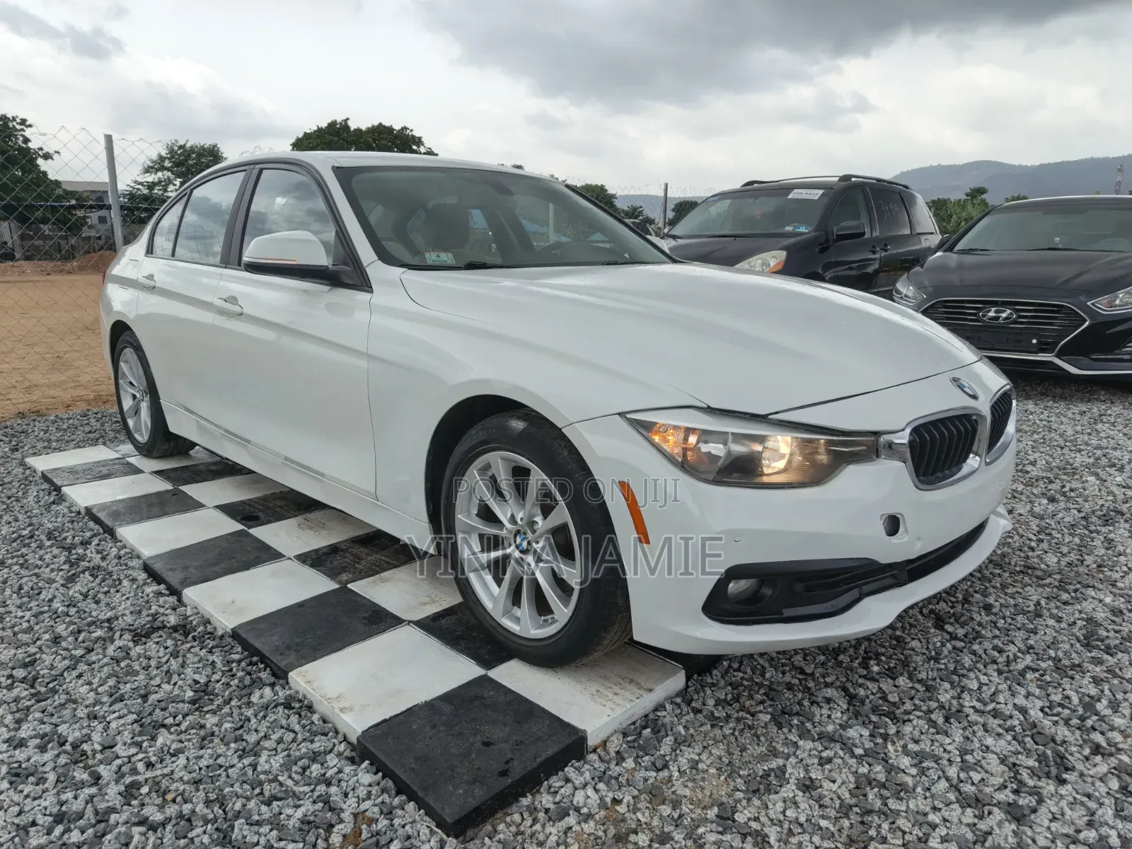 BMW 320i Sedan RWD 2017 White