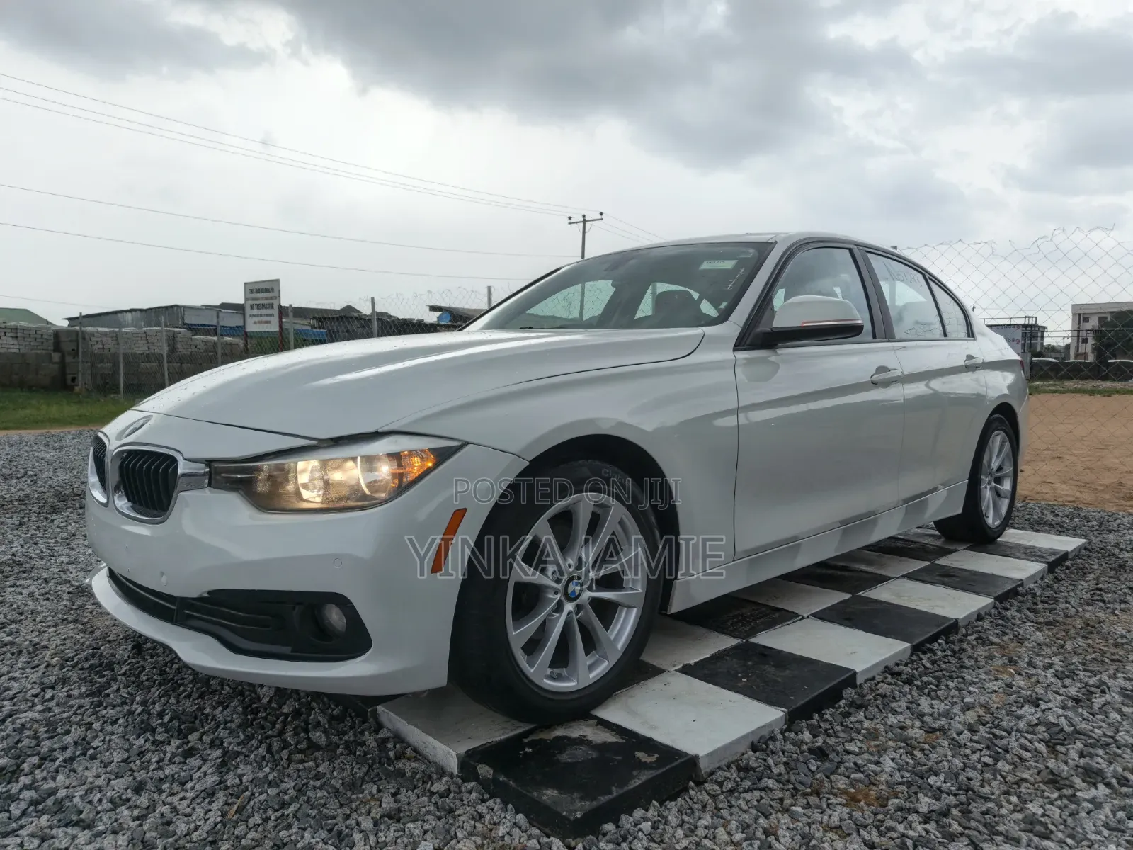 BMW 320i Sedan RWD 2017 White