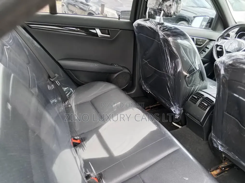 Mercedes-Benz C300 Sport 4Matic Sedan AWD (3.0L 6cyl 7A) 2012 Black