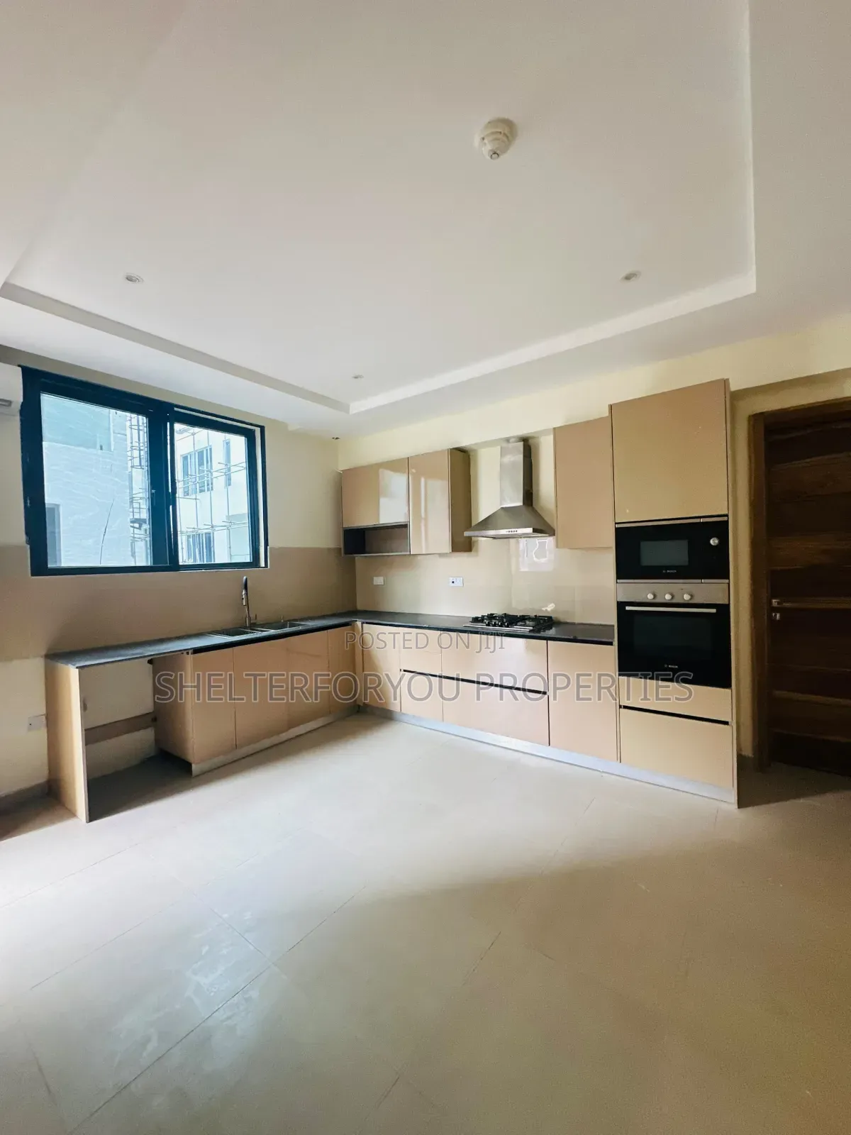 3bdrm Apartment in Lekki Phase 1 for sale
