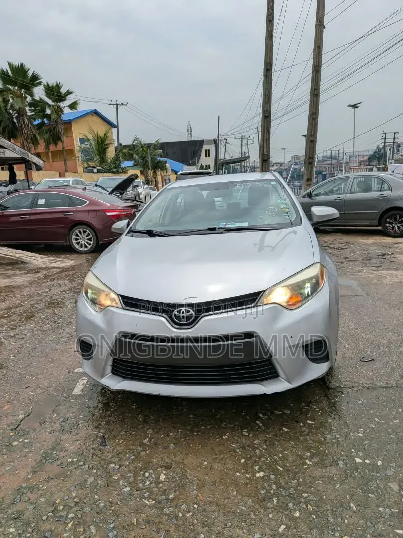 Toyota Corolla LE 4dr Sedan (1.8L 4cyl CVT) 2014 Silver