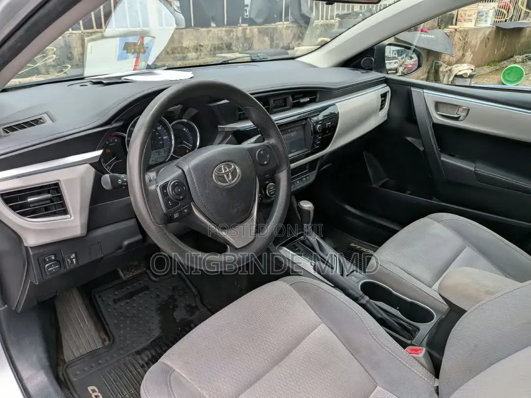 Toyota Corolla LE 4dr Sedan (1.8L 4cyl CVT) 2014 Silver