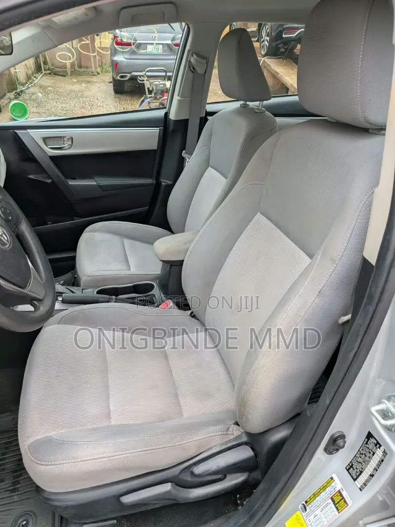 Toyota Corolla LE 4dr Sedan (1.8L 4cyl CVT) 2014 Silver