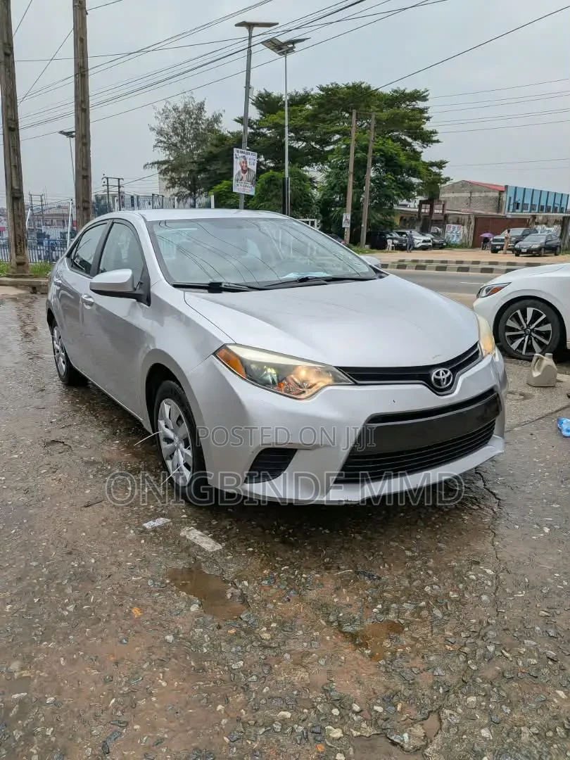 Toyota Corolla LE 4dr Sedan (1.8L 4cyl CVT) 2014 Silver