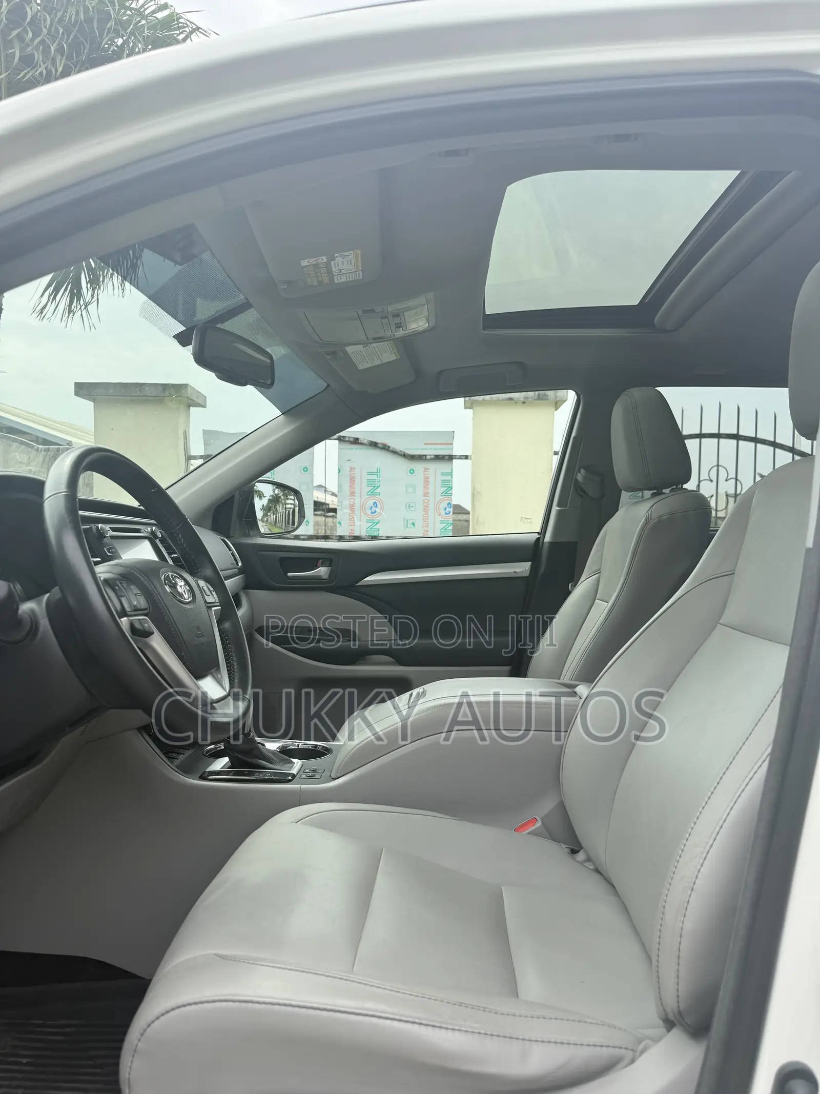 Toyota Highlander XLE 4dr SUV AWD (3.5L 6cyl 6A) 2015 White