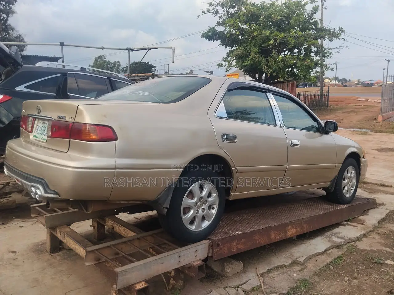 Toyota Camry LE 4dr Sedan (2.4L 4cyl 5M) 2002 Gold