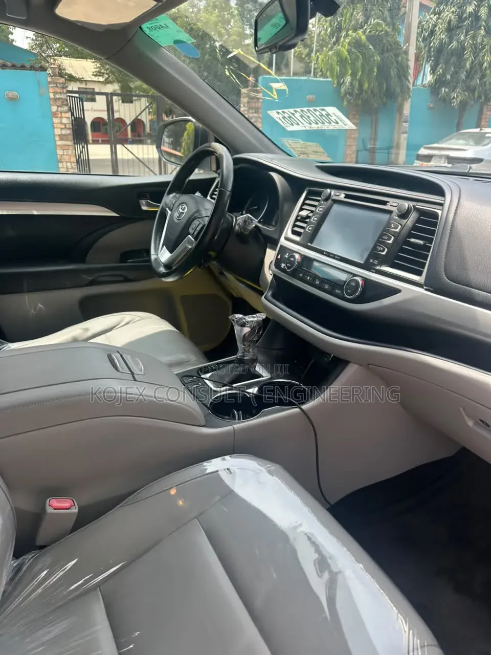 Toyota Highlander XLE 4x4 V6 (3.5L 6cyl 8A) 2017 Silver