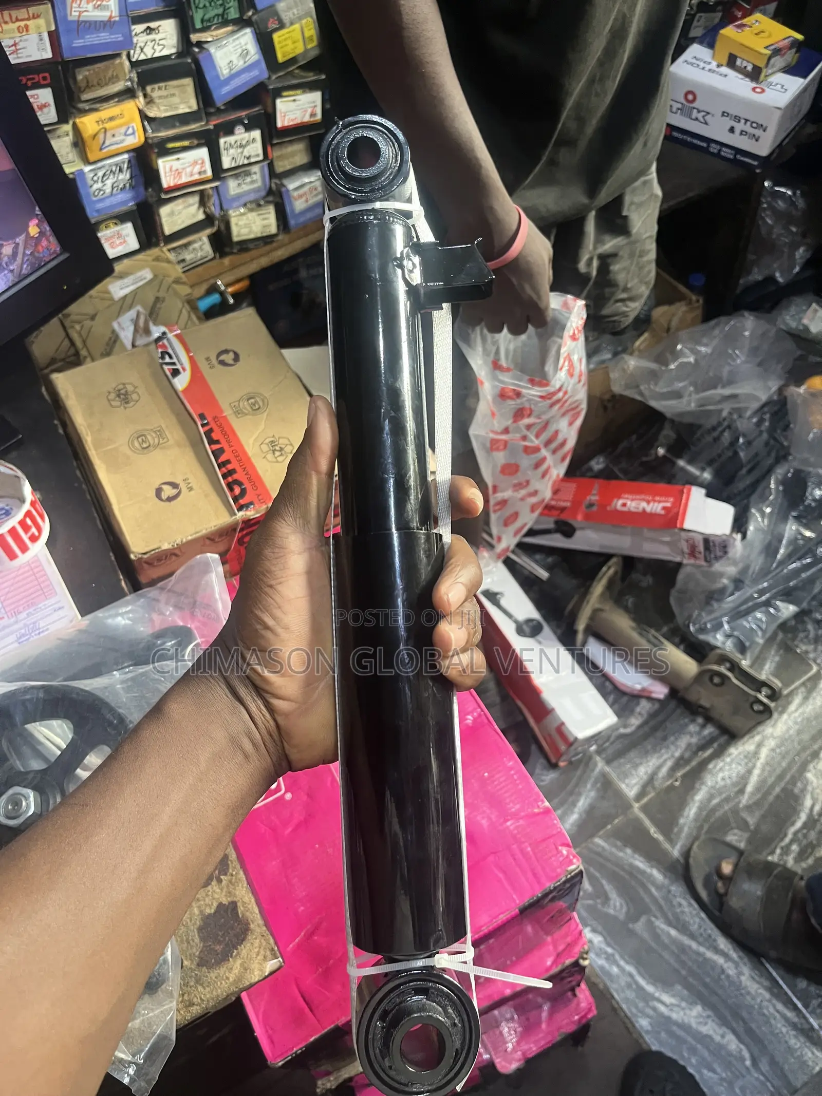 Rear Shock Absorber Hyundai Santa Fe 2015
