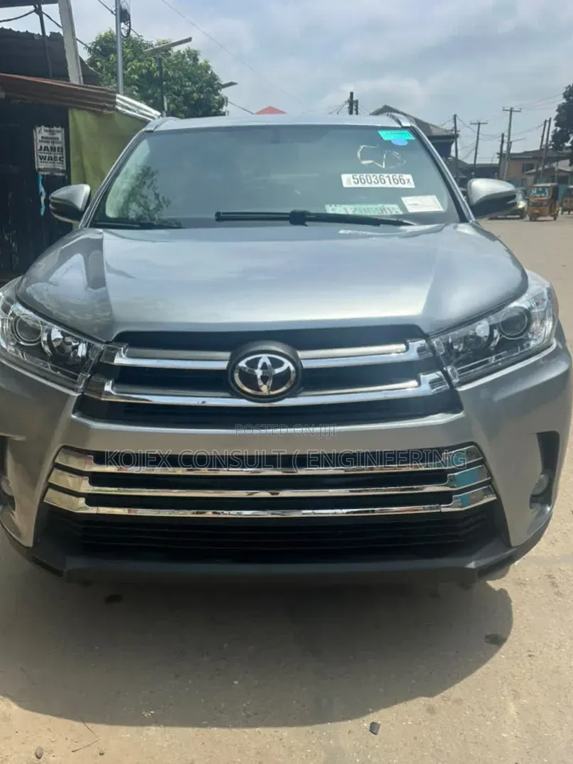 Toyota Highlander XLE 4x4 V6 (3.5L 6cyl 8A) 2017 Silver