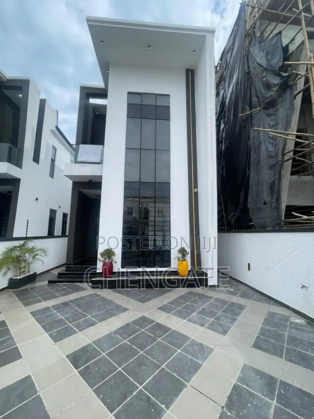 5bdrm Duplex in Ikota for sale