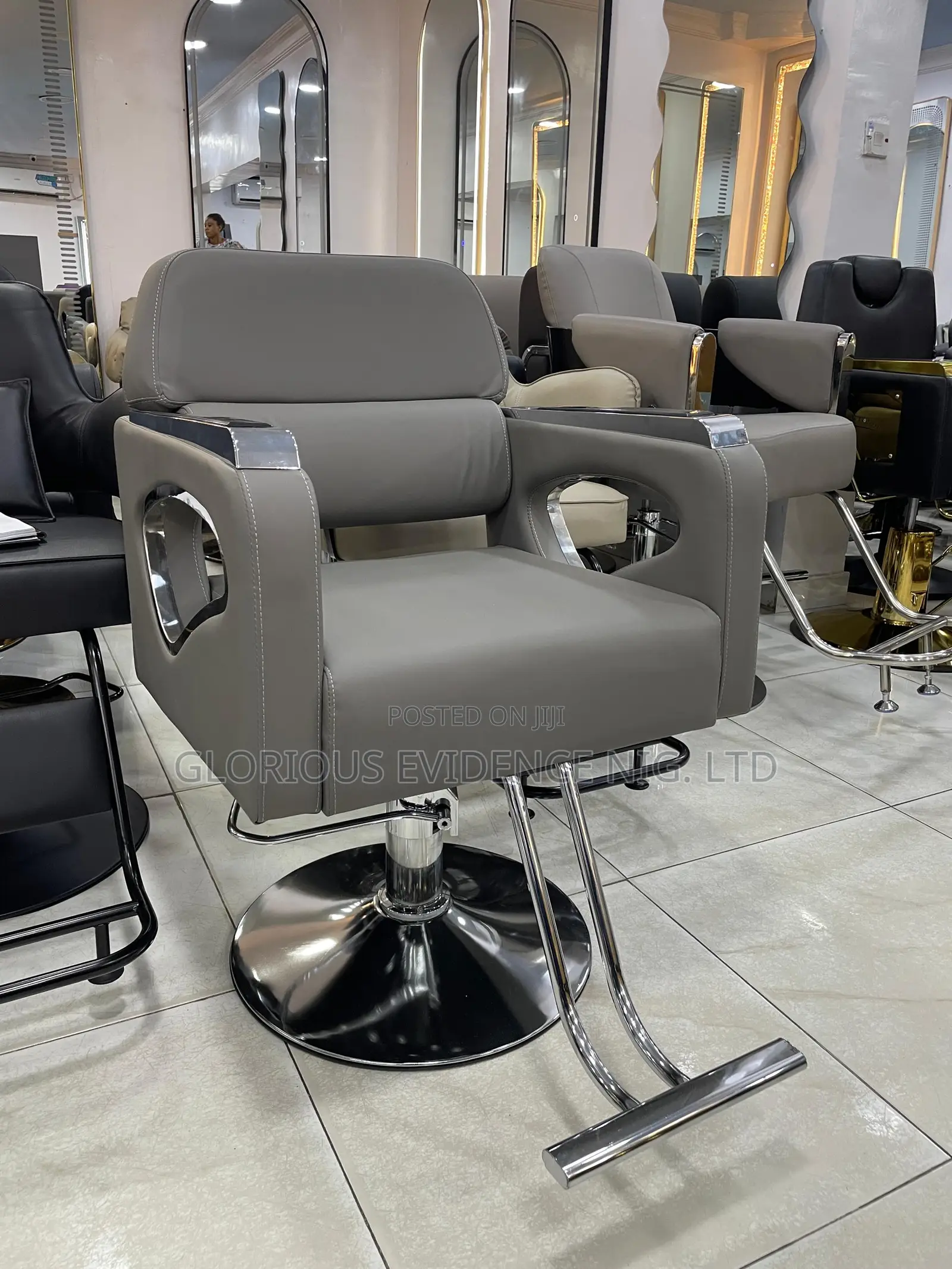 Unisex Saloon Chair 2033