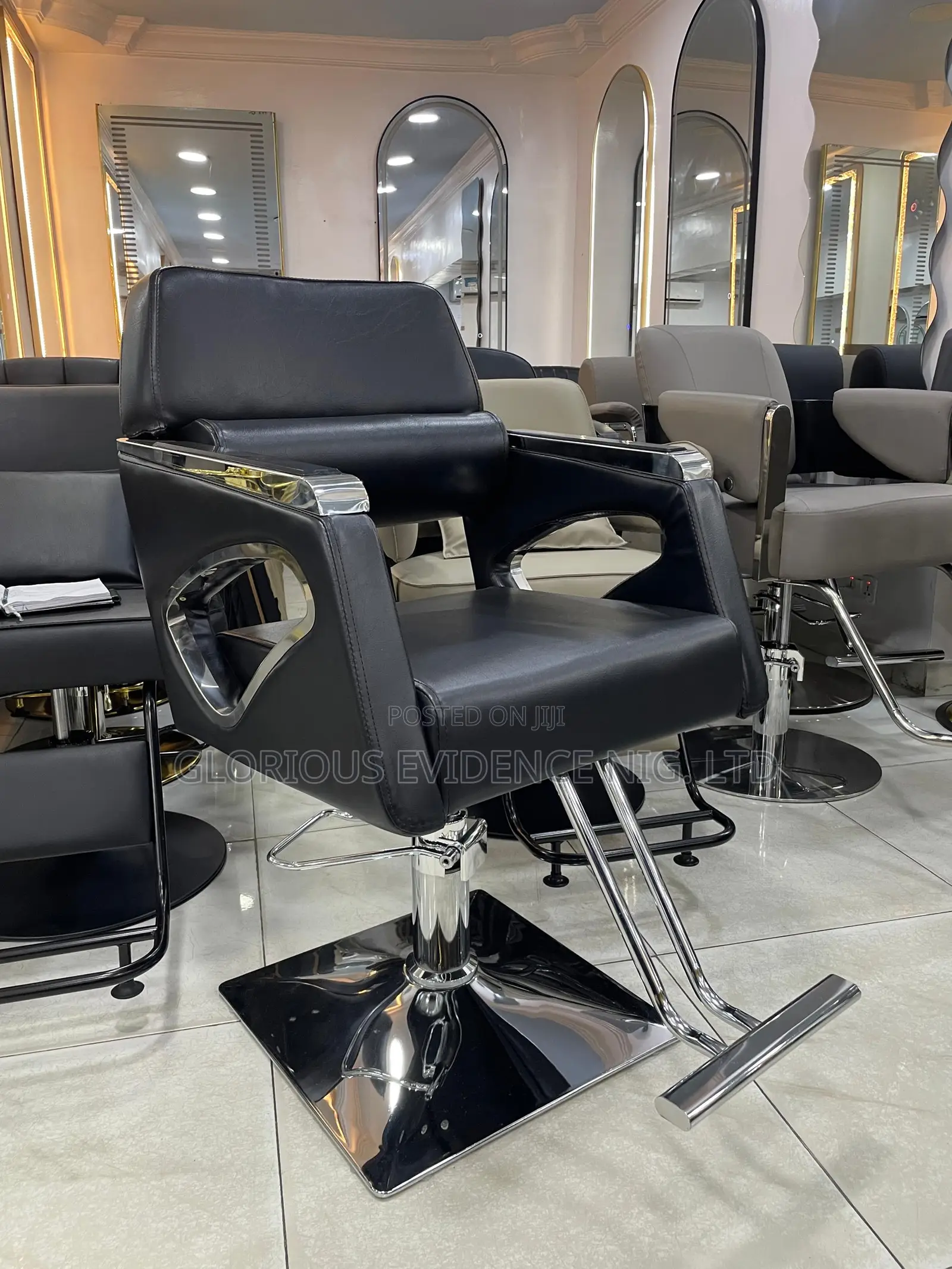 Unisex Saloon Chair 2033