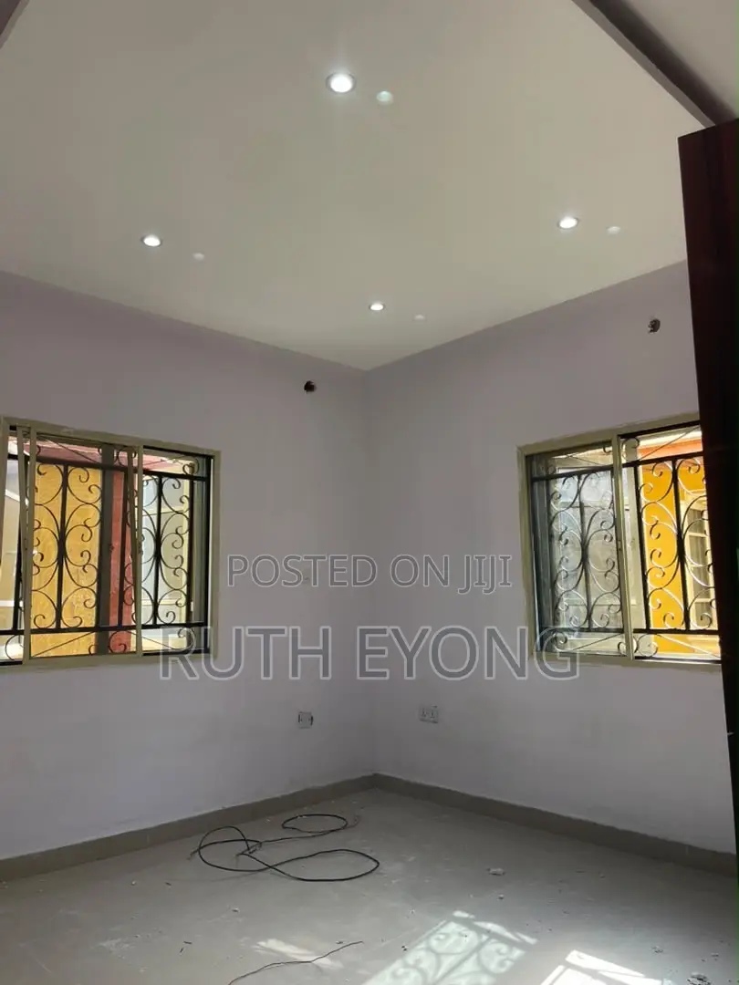 2bdrm Apartment in Lekki Phase 1 for rent