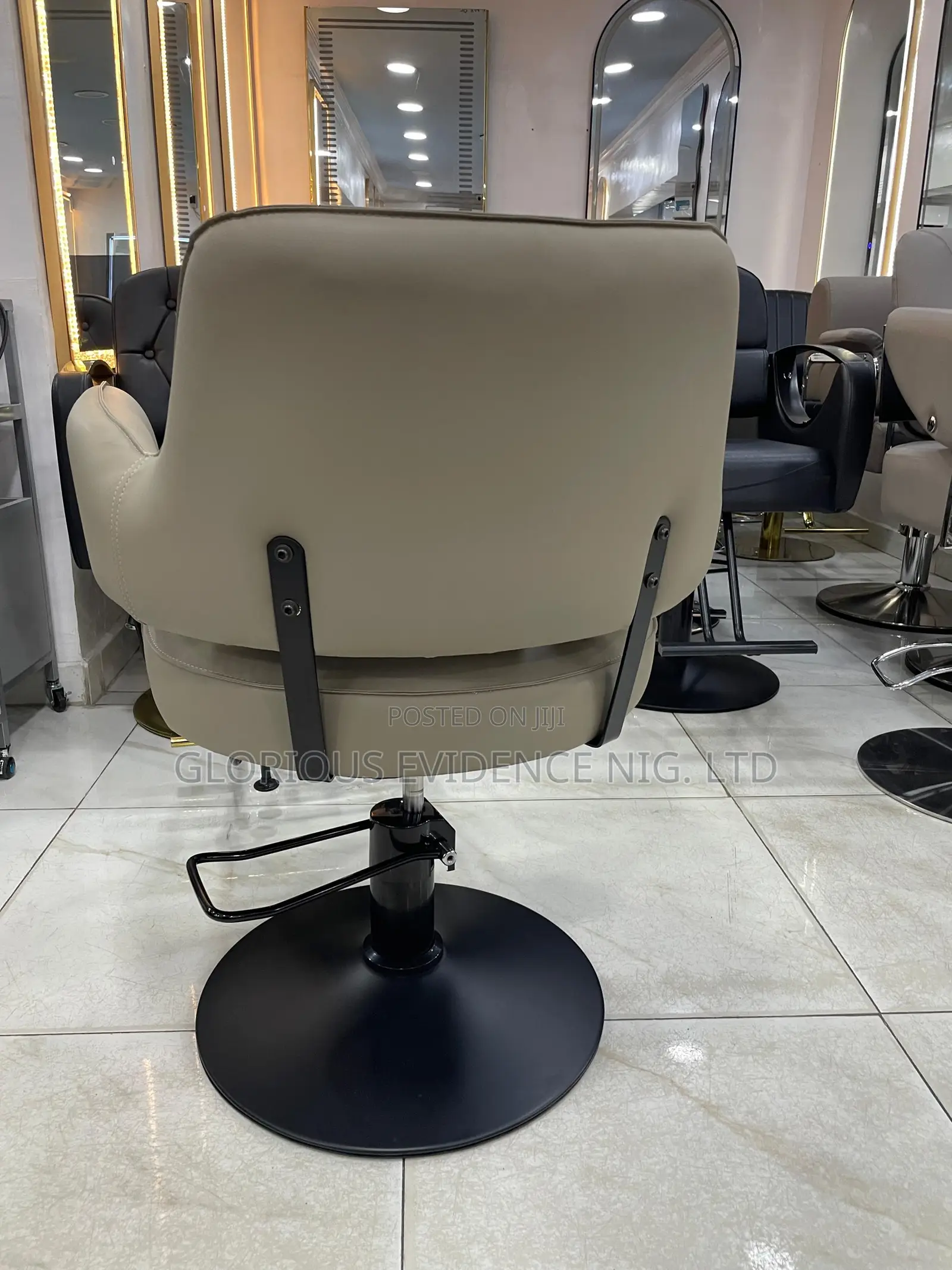 Unisex Salon Chair B126