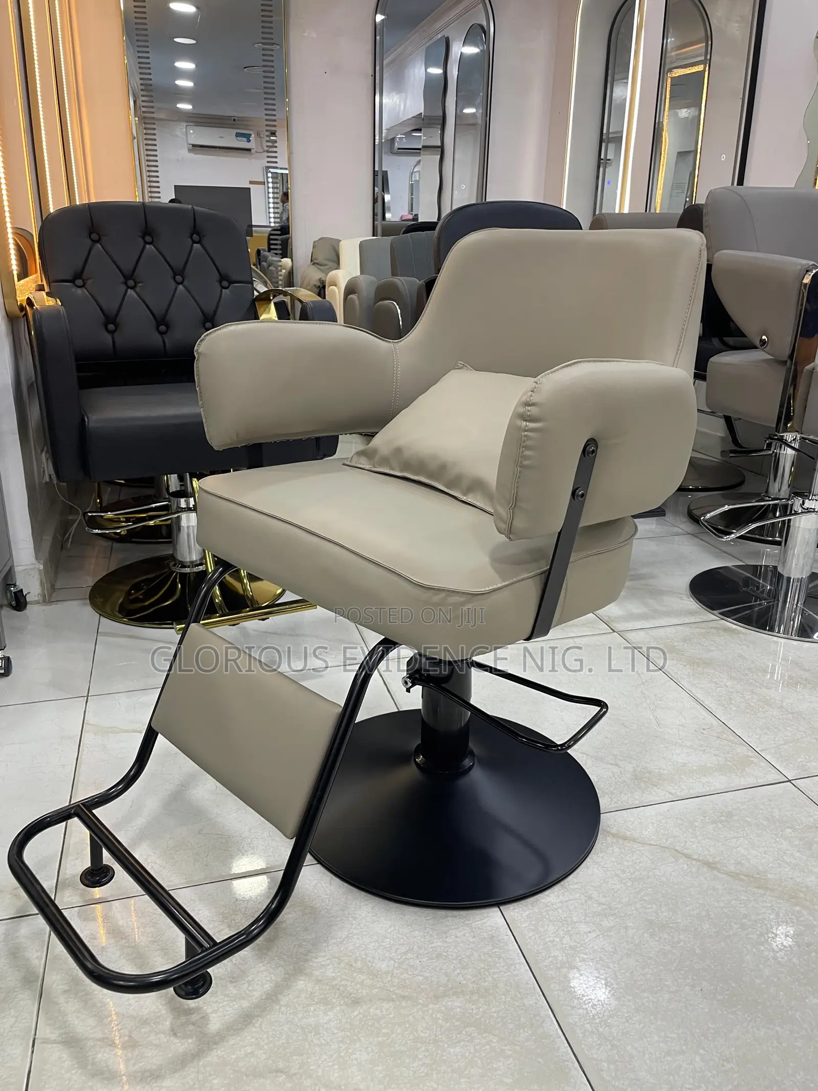 Unisex Salon Chair B126