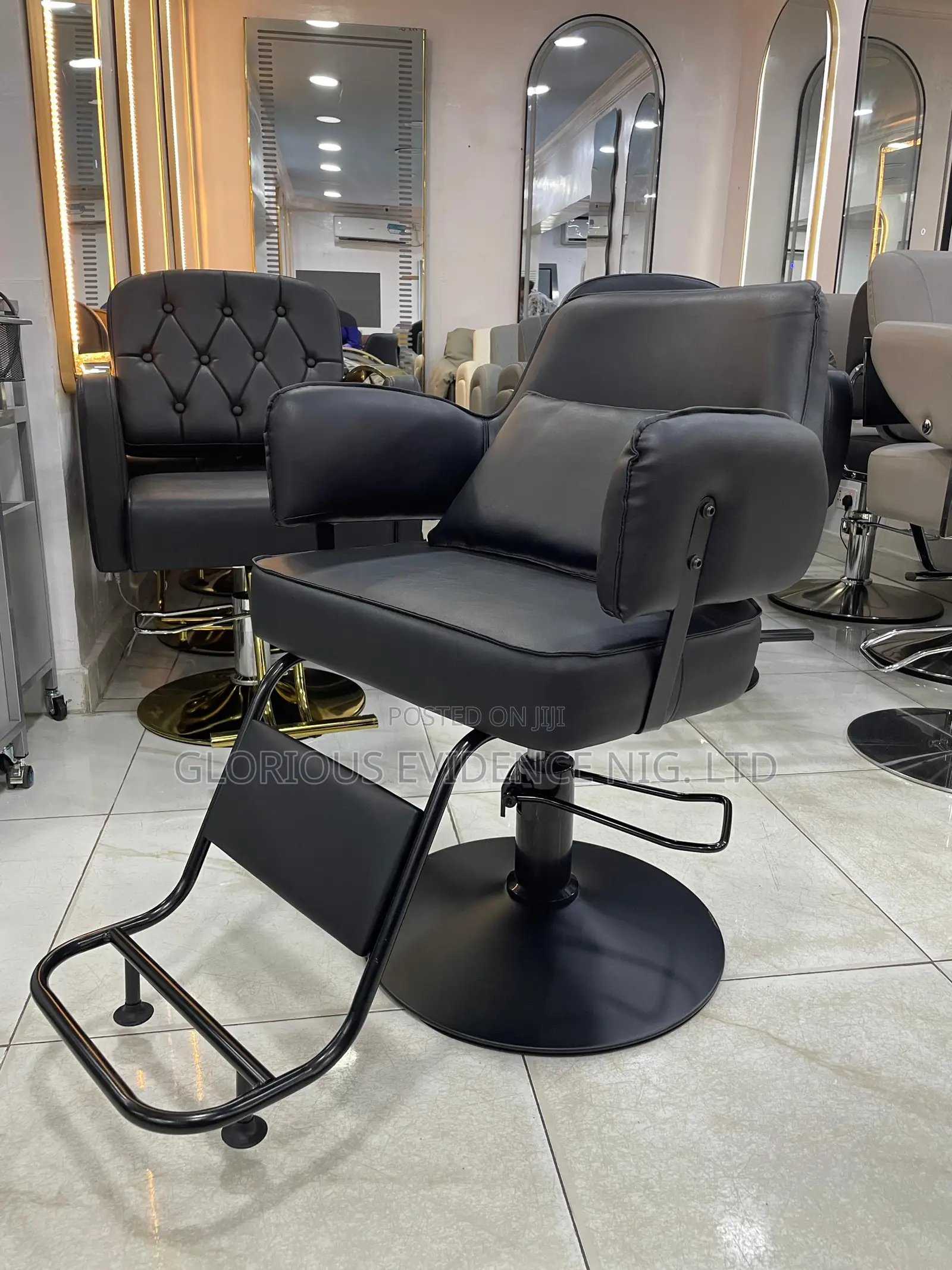 Unisex Salon Chair B126