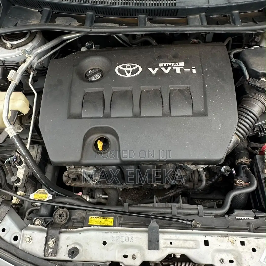 Toyota Corolla LE 4dr Sedan (1.8L 4cyl 4A) 2010 Silver