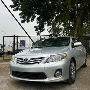 Toyota Corolla LE 4dr Sedan (1.8L 4cyl 4A) 2010 Silver