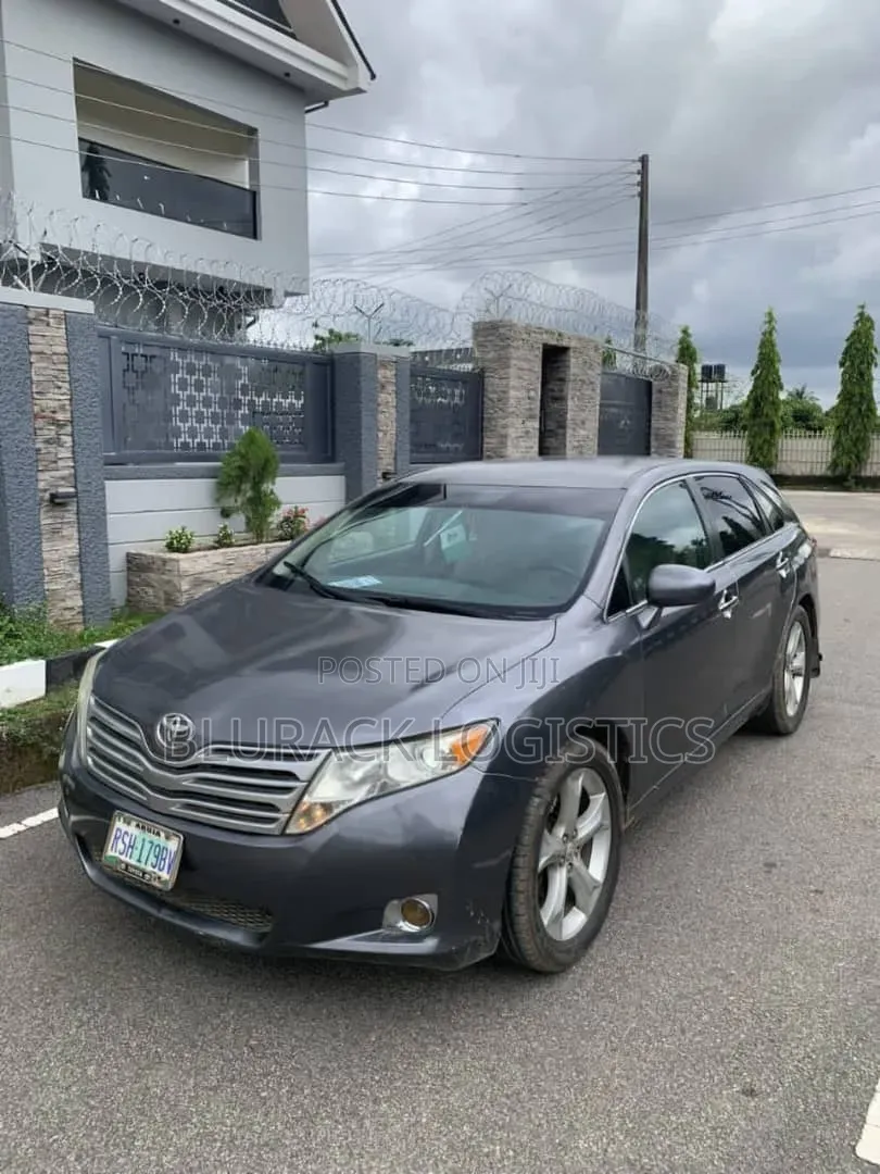 Toyota Venza LE 2010 Gray