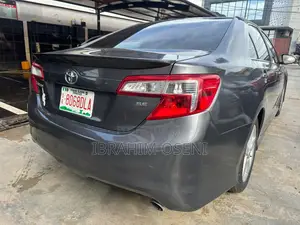 Toyota Camry SE Sport 4dr Sedan w/Prod. End 11/13 (2.5L 4cyl 6A) 2014