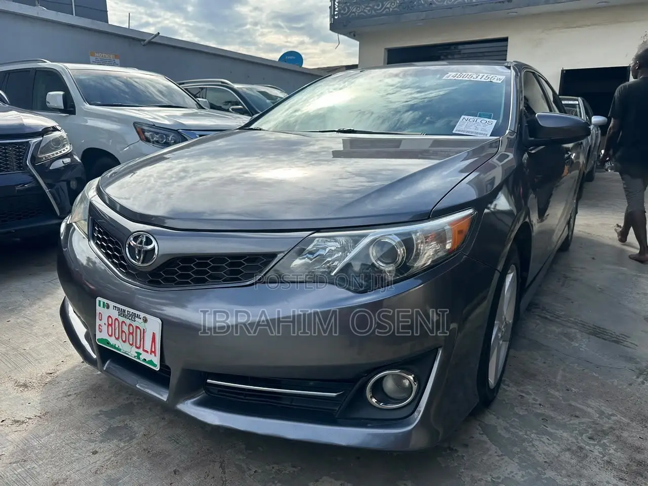 Toyota Camry SE Sport 4dr Sedan w/Prod. End 11/13 (2.5L 4cyl 6A) 2014