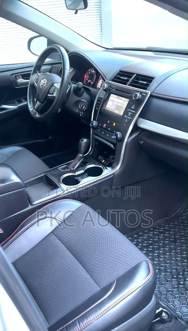 Toyota Camry SE 4dr Sedan (2.5L 4cyl 6A) 2016 Silver