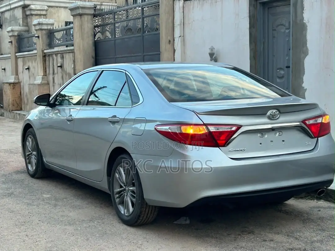 Toyota Camry SE 4dr Sedan (2.5L 4cyl 6A) 2016 Silver