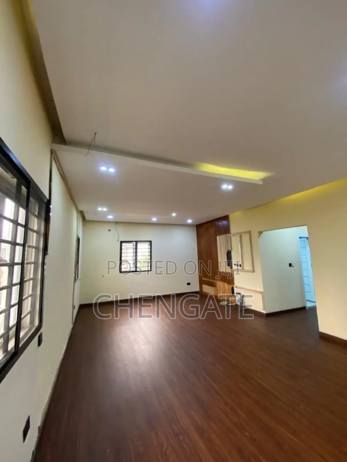5bdrm Duplex in Victoria Park Estate, Lekki Expressway for sale
