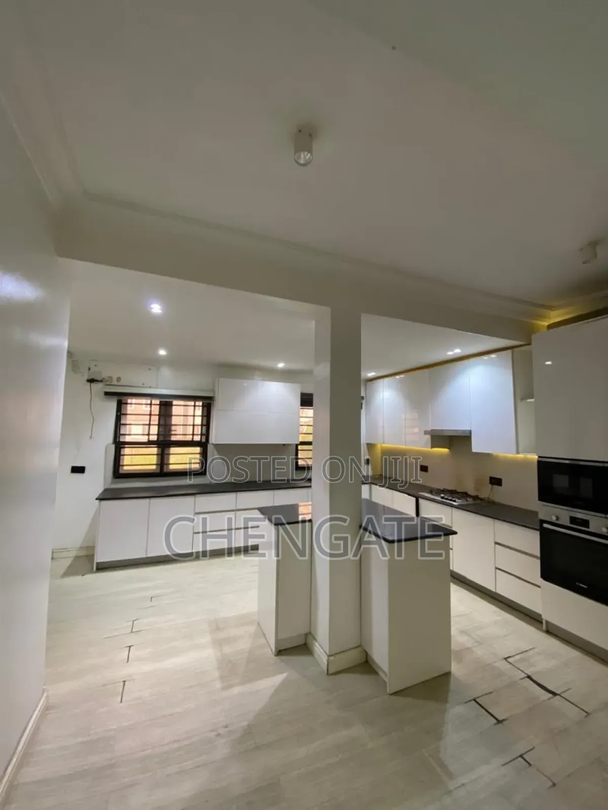 5bdrm Duplex in Victoria Park Estate, Lekki Expressway for sale