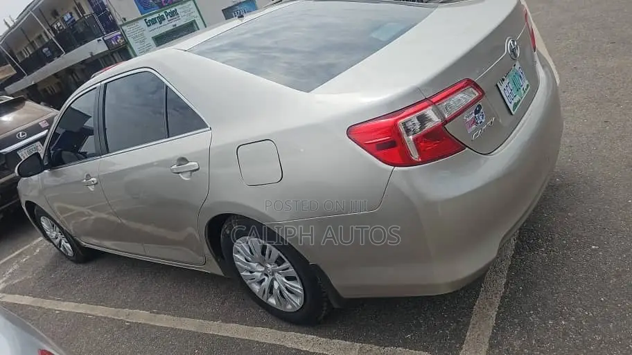Toyota Camry LE 4dr Sedan (2.5L 4cyl 6A) 2014 Brown