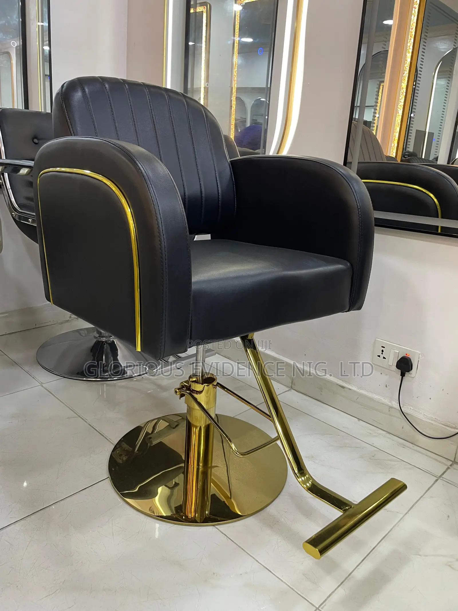 Unisex Salon Chair H7105