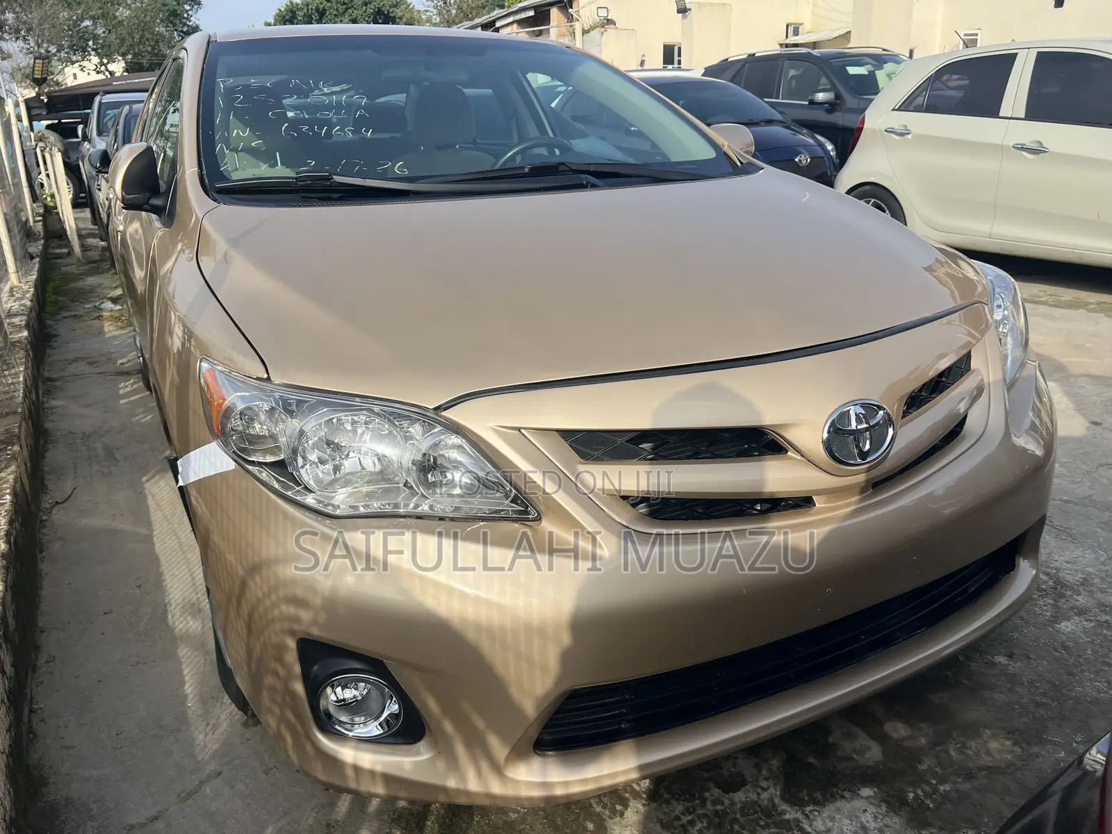 Toyota Corolla 2011 Gold