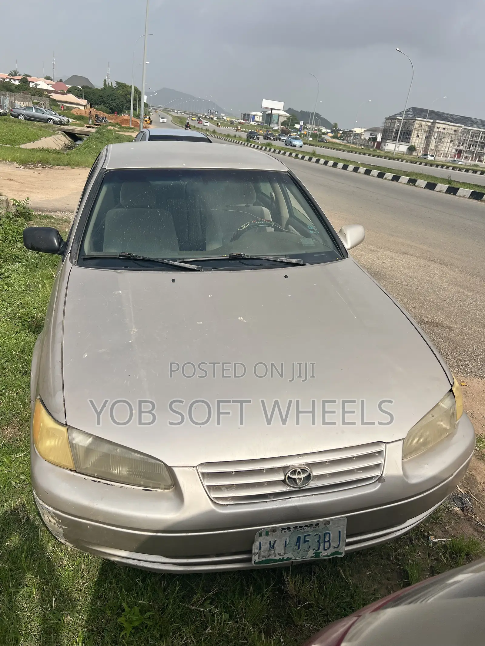 Toyota Camry LE 4dr Sedan (2.2L 4cyl 4A) 2001 Gold