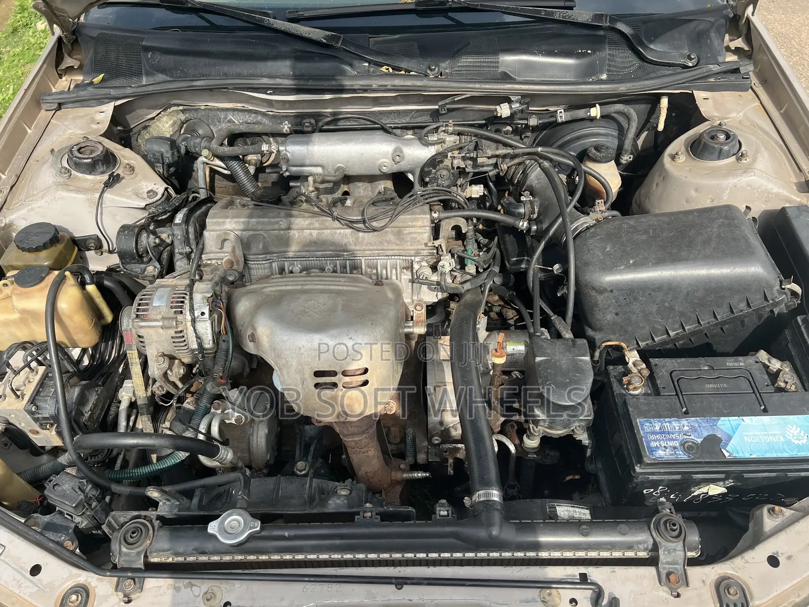 Toyota Camry LE 4dr Sedan (2.2L 4cyl 4A) 2001 Gold