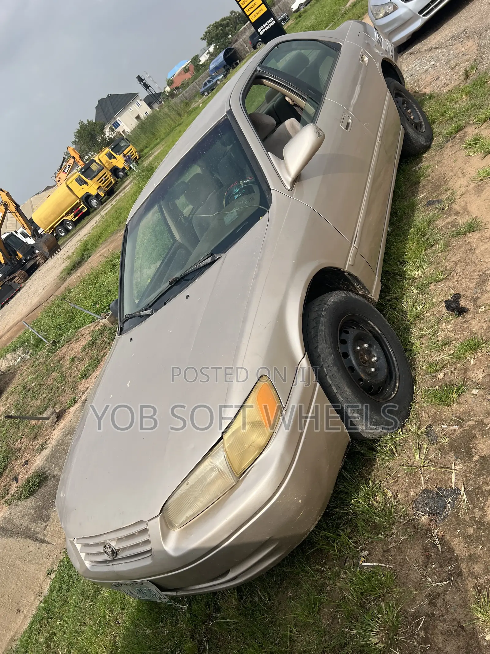 Toyota Camry LE 4dr Sedan (2.2L 4cyl 4A) 2001 Gold