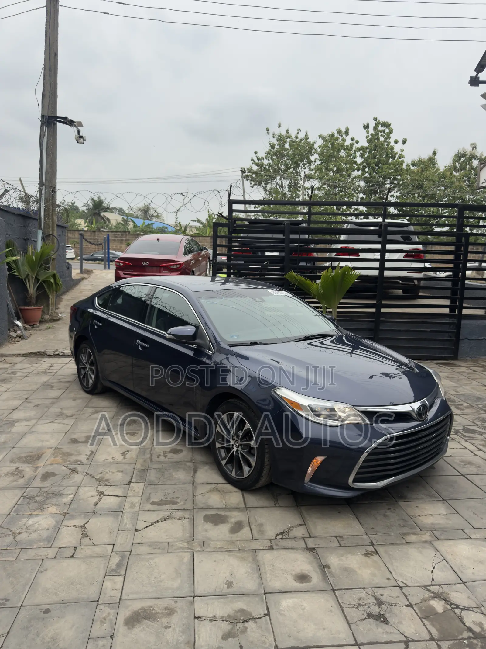 Toyota Avalon XLE Premium Sedan FWD (3.5L 6cyl 6A) 2017 Blue