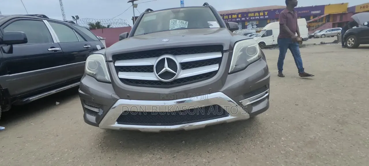 Mercedes-Benz GLK-Class Base GLK 350 4dr AWD 4MATIC (3.5L 6cyl 7A) 2015