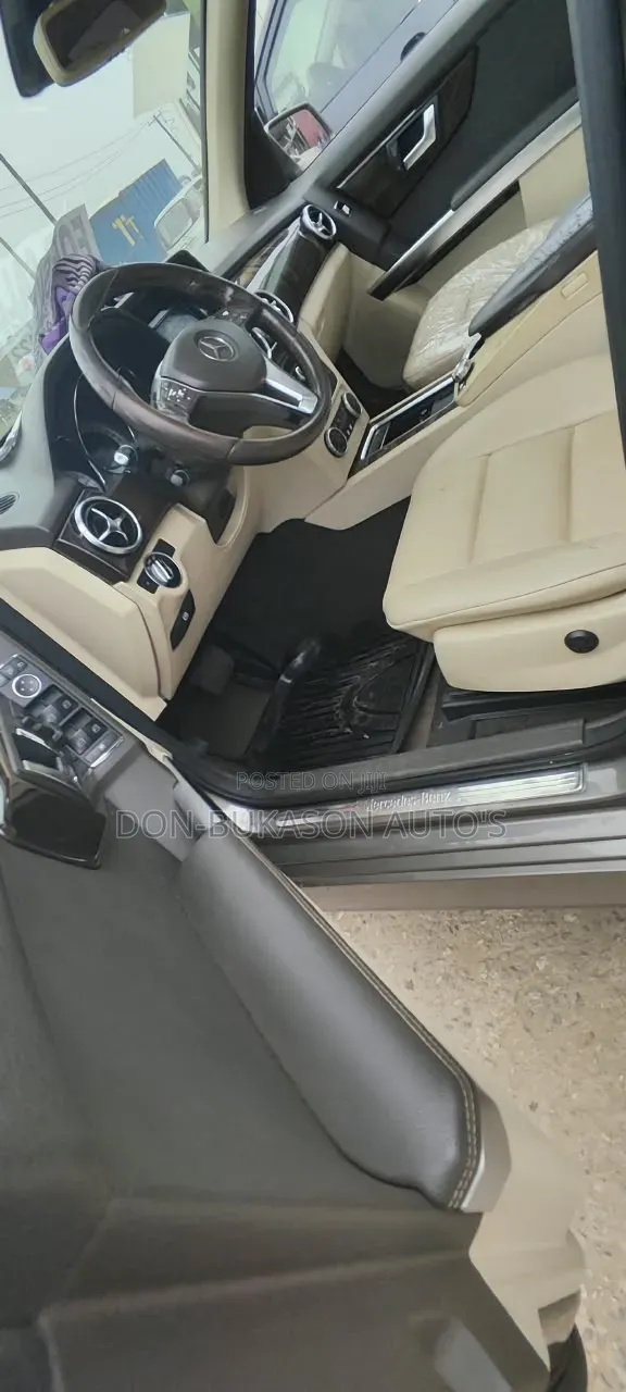Mercedes-Benz GLK-Class Base GLK 350 4dr AWD 4MATIC (3.5L 6cyl 7A) 2015