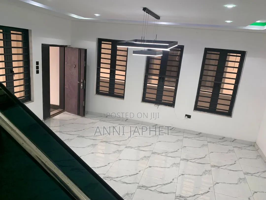 4bdrm Duplex in Lekki Phase 1 for rent