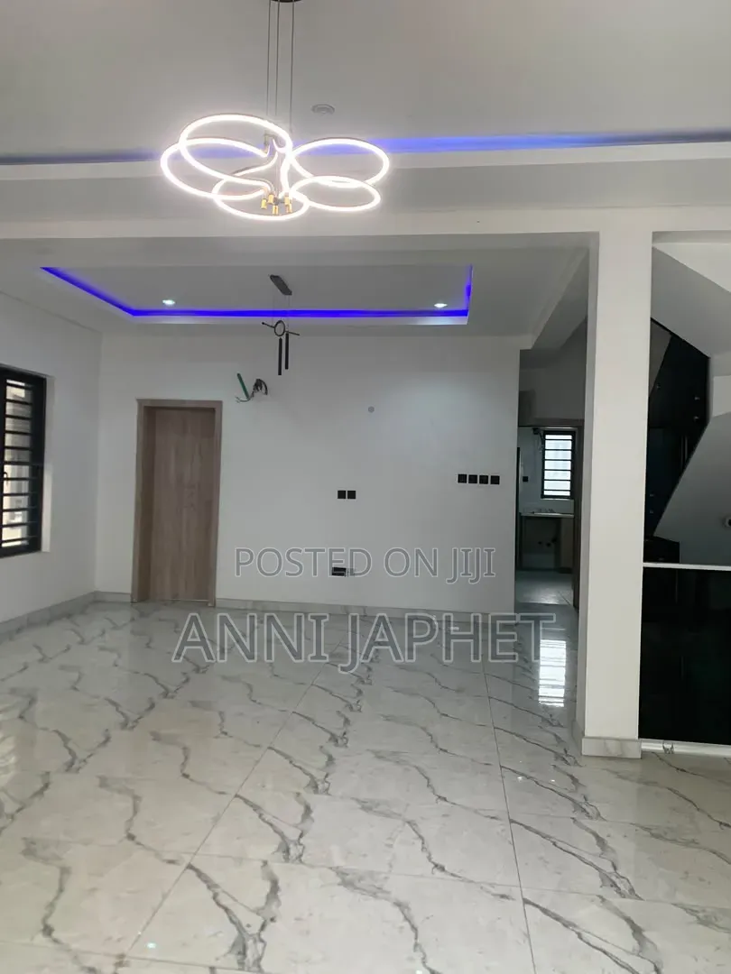 4bdrm Duplex in Lekki Phase 1 for rent
