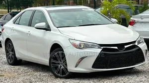 Toyota Camry SE w/Special Edition Pkg (2.5L 4cyl 6A) 2016 White