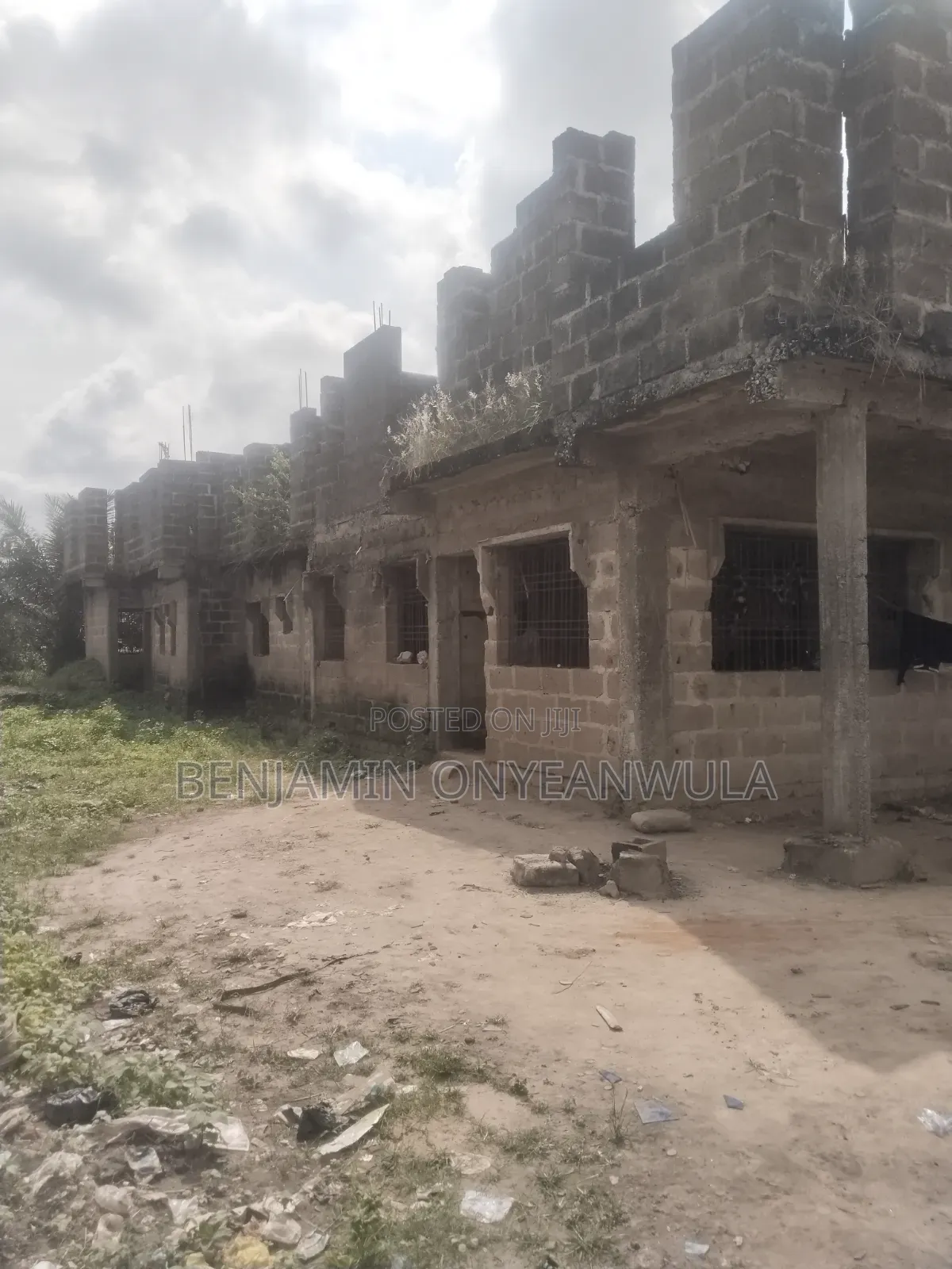 20bdrm Block of Flats in Mosafeyito Estate, Obafemi-Owode for sale