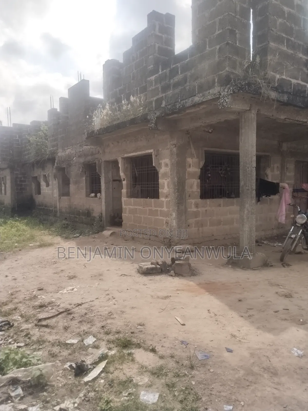 20bdrm Block of Flats in Mosafeyito Estate, Obafemi-Owode for sale