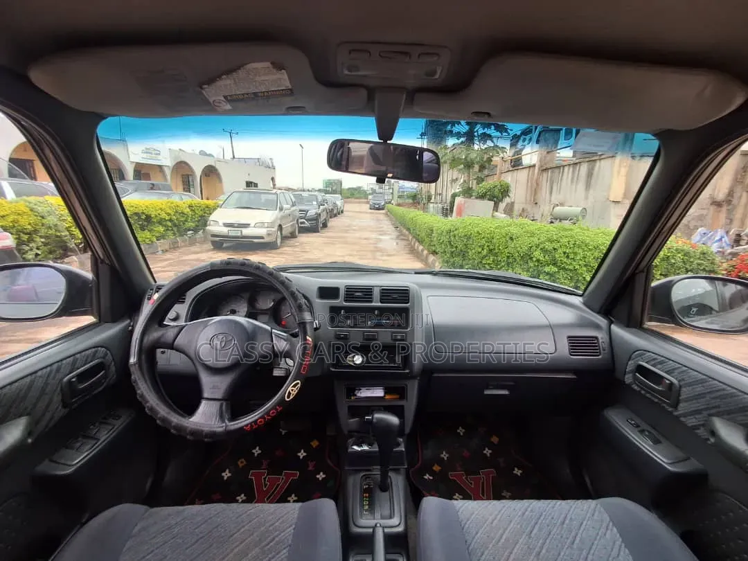 Toyota RAV4 Automatic 2000 Gray