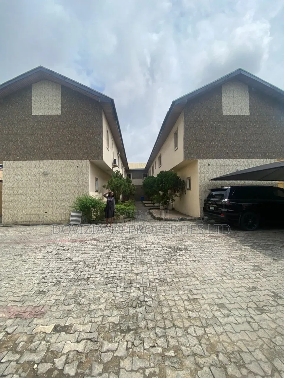 3bdrm Block of Flats in Lekki Phase 1 for sale