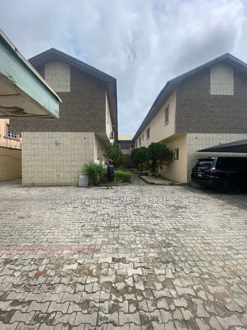 3bdrm Block of Flats in Lekki Phase 1 for sale