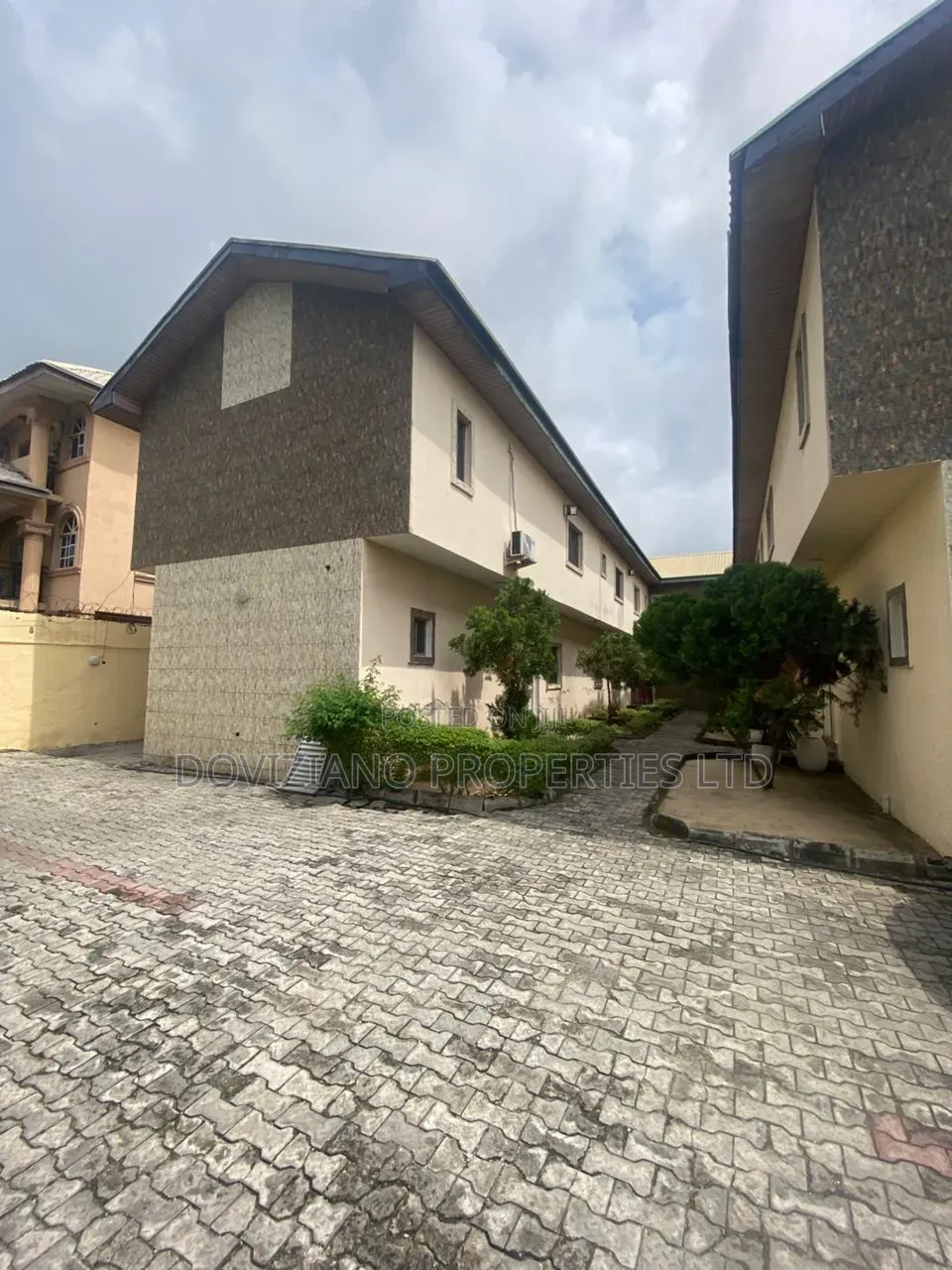 3bdrm Block of Flats in Lekki Phase 1 for sale